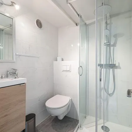 Siagre 35 - Near Main Avenue With Ac Nice